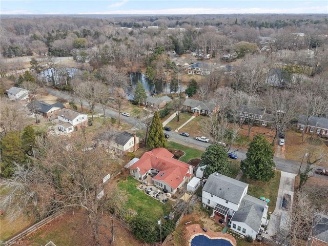 2009 Downing Street, Greensboro, NC 27410