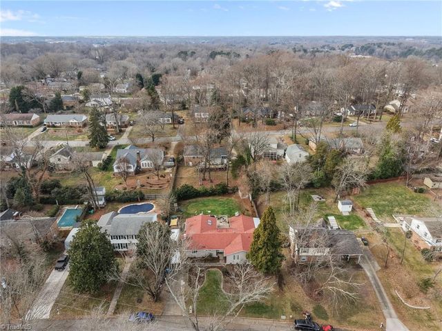 2009 Downing Street, Greensboro, NC 27410