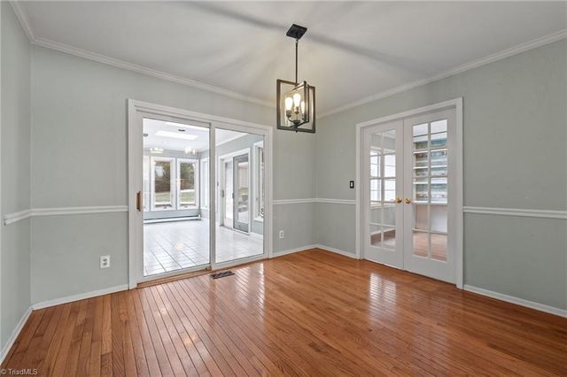 2009 Downing Street, Greensboro, NC 27410