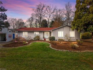 2009 Downing Street, Greensboro, NC 27410