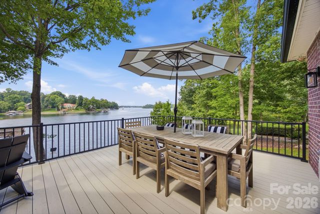 131 Long Cove Lane, Mooresville, NC 28117