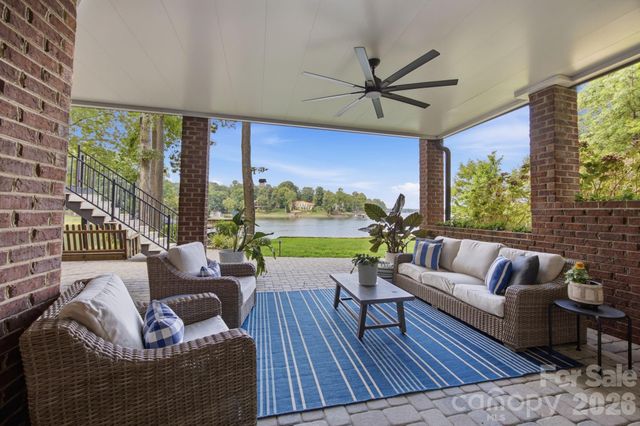 131 Long Cove Lane, Mooresville, NC 28117