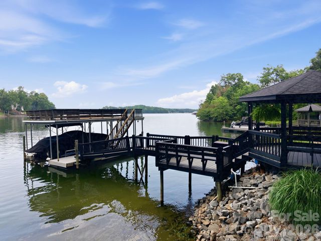 131 Long Cove Lane, Mooresville, NC 28117