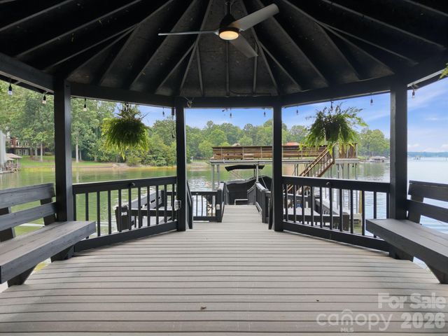 131 Long Cove Lane, Mooresville, NC 28117