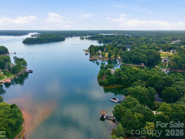 131 Long Cove Lane, Mooresville, NC 28117