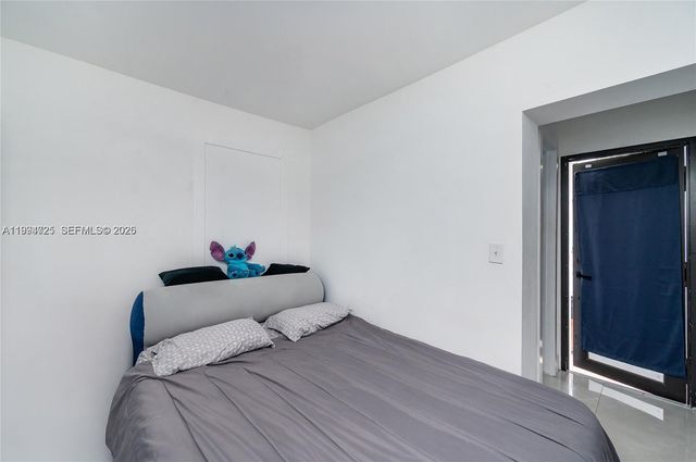 1946 NW 49th St, Miami, FL 33142