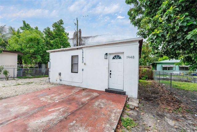 1946 NW 49th St, Miami, FL 33142