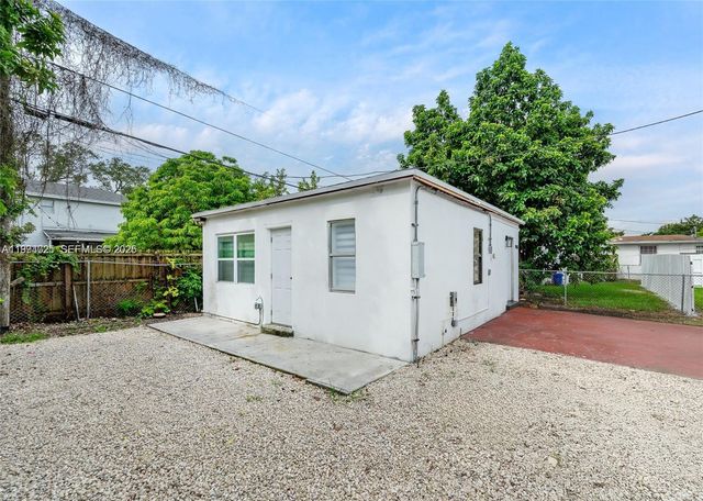 1946 NW 49th St, Miami, FL 33142