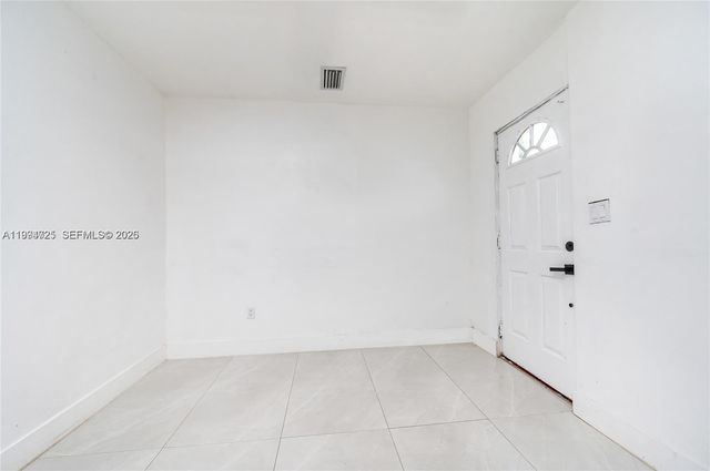 1946 NW 49th St, Miami, FL 33142
