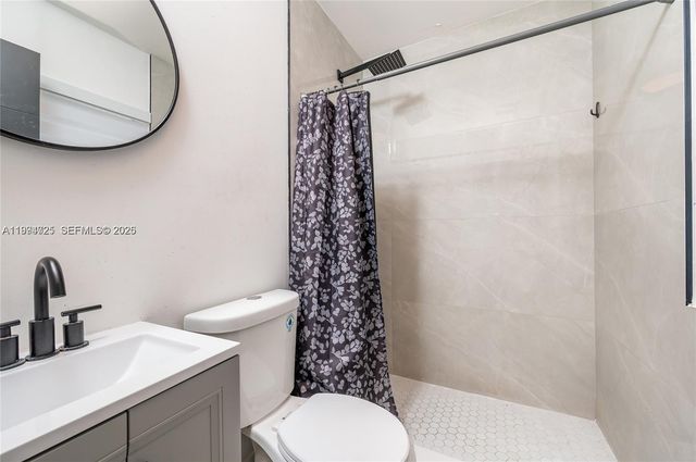 1946 NW 49th St, Miami, FL 33142