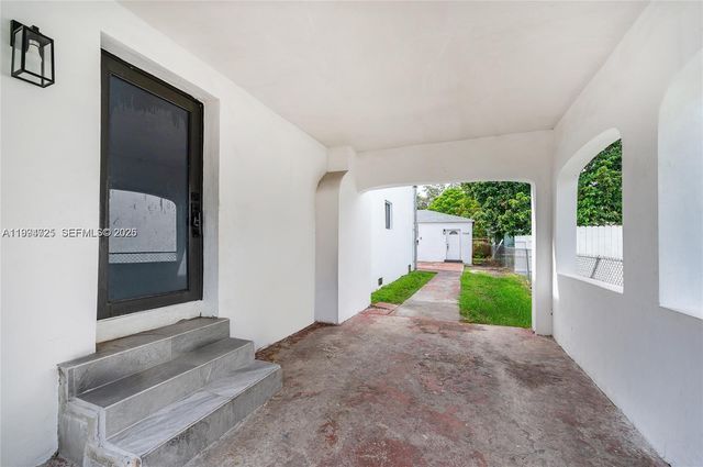1946 NW 49th St, Miami, FL 33142