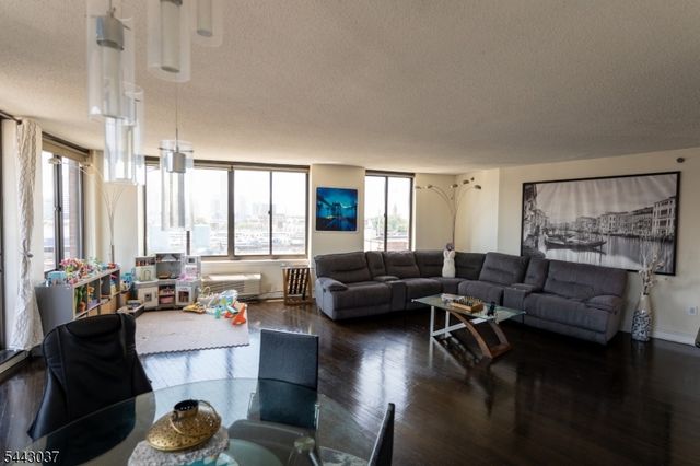 415 Newark St 5A, Hoboken City, NJ 07030