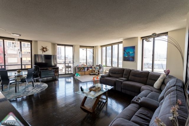 415 Newark St 5A, Hoboken City, NJ 07030