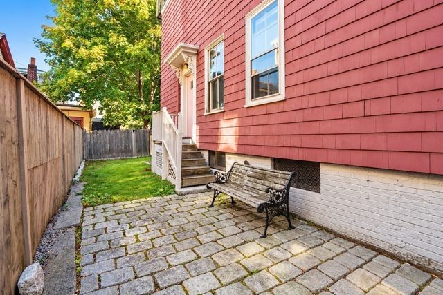 247 Chestnut St 1, Cambridge, MA 02139
