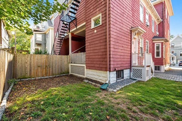 247 Chestnut St 1, Cambridge, MA 02139