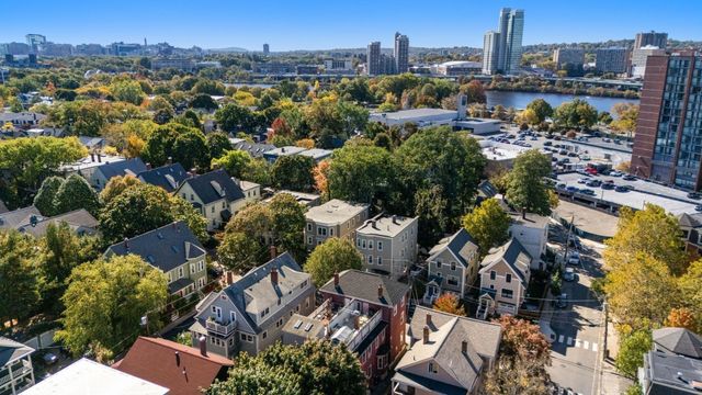 247 Chestnut St 1, Cambridge, MA 02139