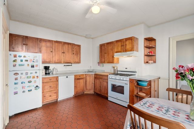 247 Chestnut St 1, Cambridge, MA 02139