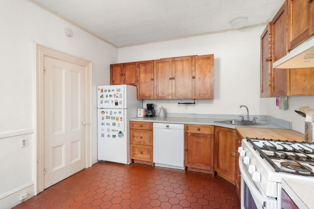 247 Chestnut St 1, Cambridge, MA 02139
