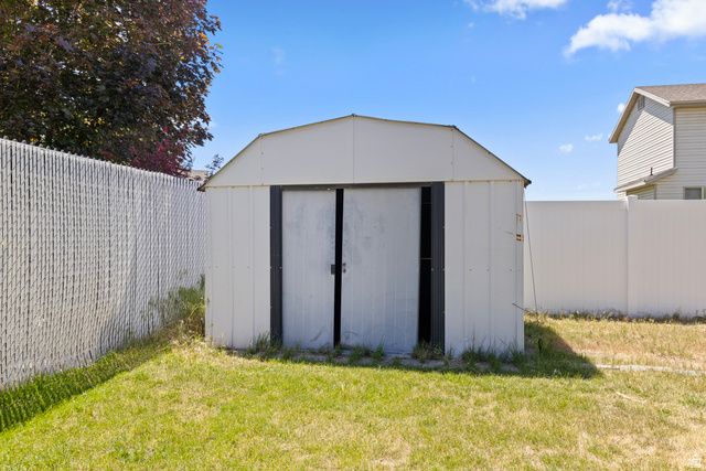 1871 N 1225 W, Clinton, UT 84015