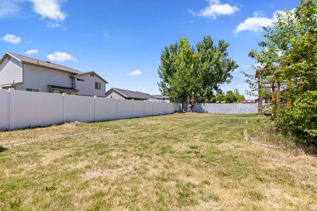 1871 N 1225 W, Clinton, UT 84015