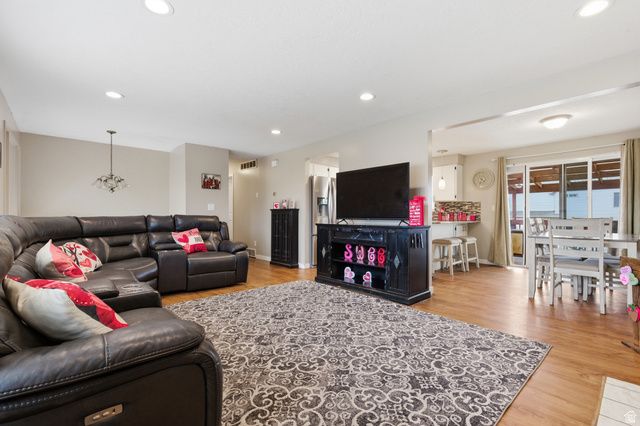 1871 N 1225 W, Clinton, UT 84015