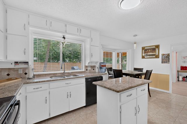 908 Hillside Court, Bedford, TX 76022