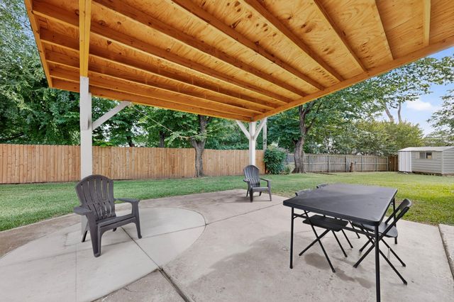 908 Hillside Court, Bedford, TX 76022