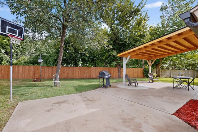 908 Hillside Court, Bedford, TX 76022