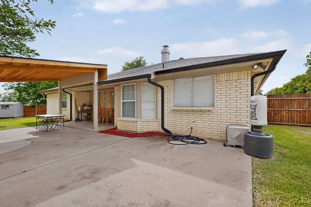 908 Hillside Court, Bedford, TX 76022