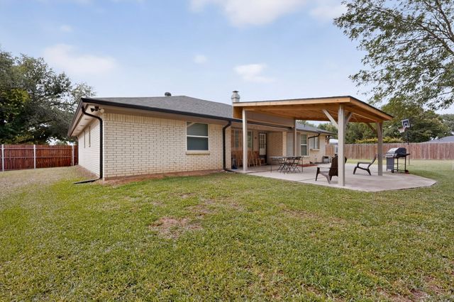 908 Hillside Court, Bedford, TX 76022