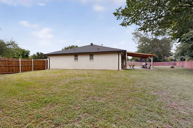 908 Hillside Court, Bedford, TX 76022