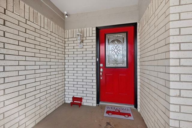 908 Hillside Court, Bedford, TX 76022