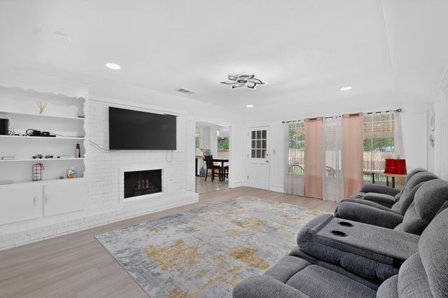 908 Hillside Court, Bedford, TX 76022