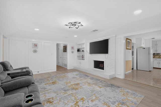 908 Hillside Court, Bedford, TX 76022
