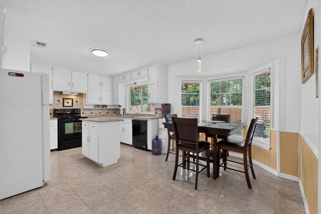908 Hillside Court, Bedford, TX 76022