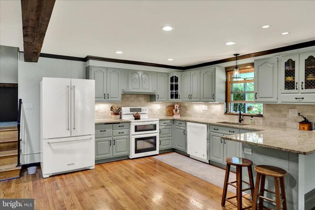 3866 PRICETOWN RD, Fleetwood, PA 19522