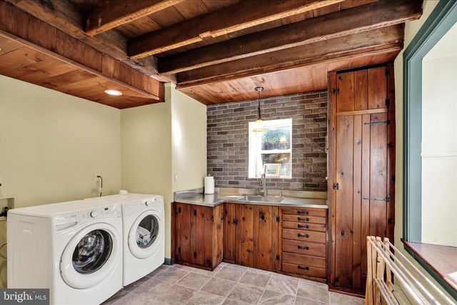 3866 PRICETOWN RD, Fleetwood, PA 19522