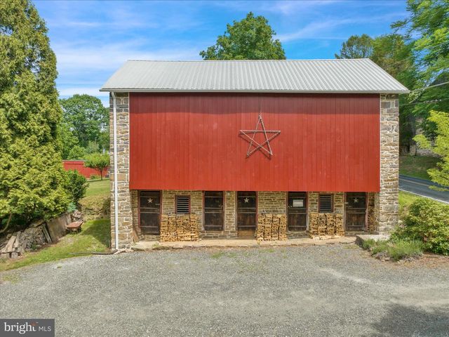 3866 PRICETOWN RD, Fleetwood, PA 19522