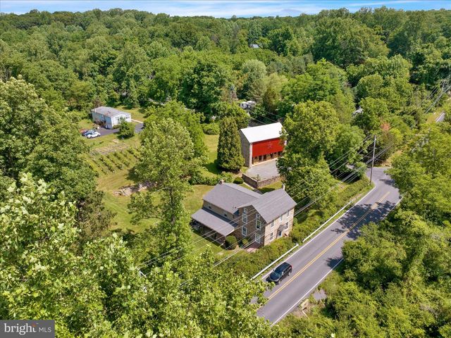 3866 PRICETOWN RD, Fleetwood, PA 19522