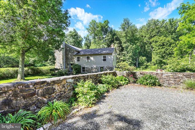 3866 PRICETOWN RD, Fleetwood, PA 19522