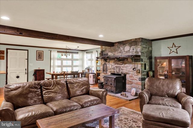 3866 PRICETOWN RD, Fleetwood, PA 19522