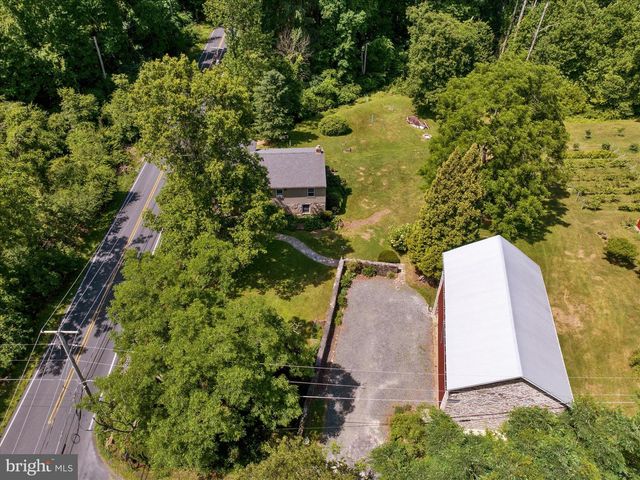 3866 PRICETOWN RD, Fleetwood, PA 19522
