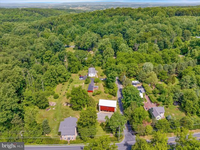 3866 PRICETOWN RD, Fleetwood, PA 19522