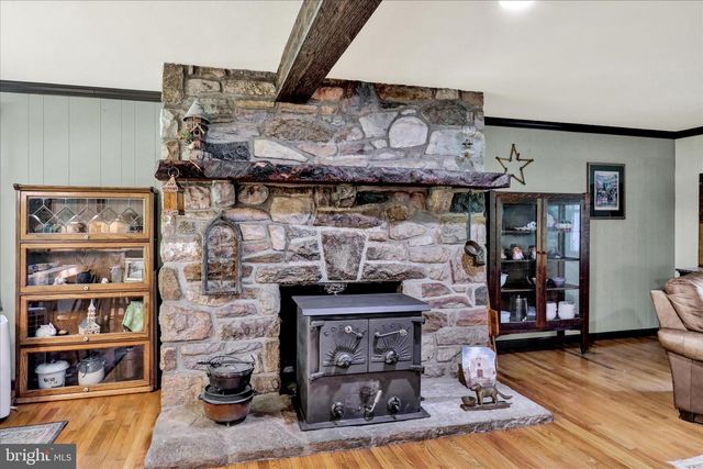 3866 PRICETOWN RD, Fleetwood, PA 19522