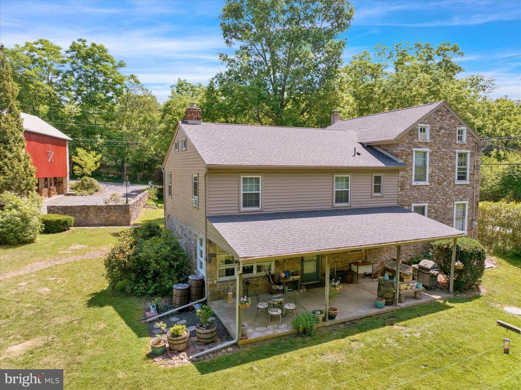 3866 PRICETOWN RD, Fleetwood, PA 19522