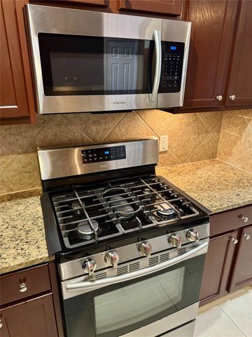 9730 Wheaton Edge Lane, Houston, TX 77095
