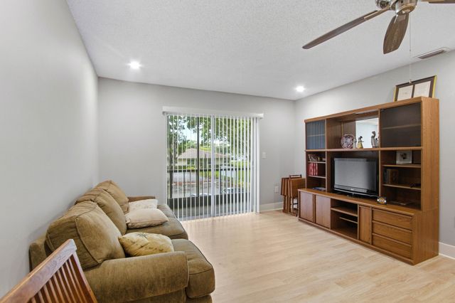 4110 NW 88th Avenue 205, Coral Springs, FL 33065