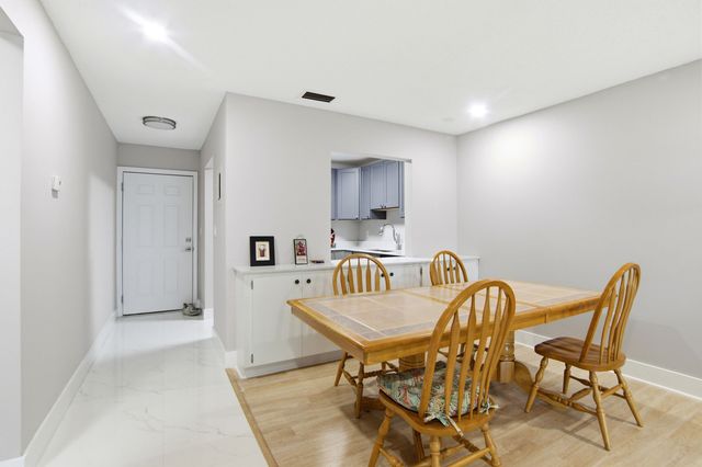 4110 NW 88th Avenue 205, Coral Springs, FL 33065