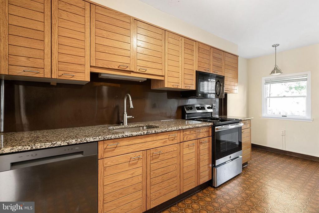 3883 MANOR ST, PHILADELPHIA, PA 19128 — photo 5