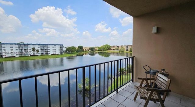502 NW 87th Ave 403, Miami, FL 33172